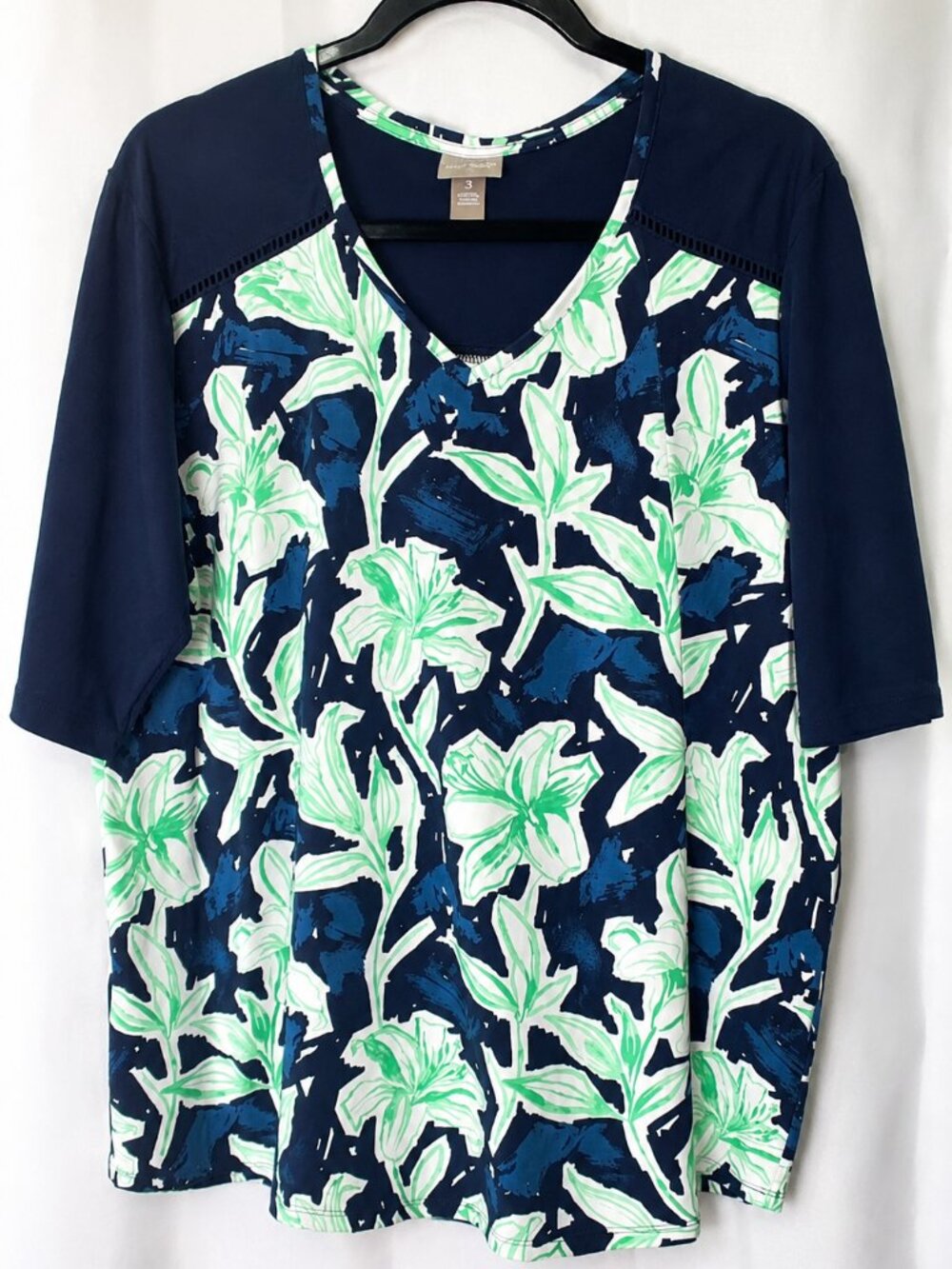 Chico’s Navy Floral V-Neck Top Size 3 women's XL